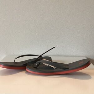 Hurley Men's Gray and Red Flip Flop Sandals Size 13 NB